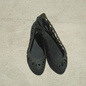 Croc flats